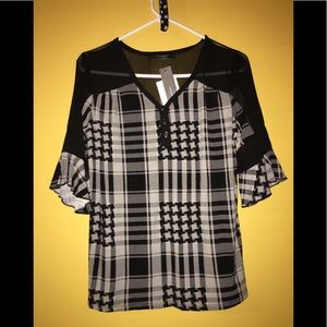 Women’s sheer top patterned top. Size M